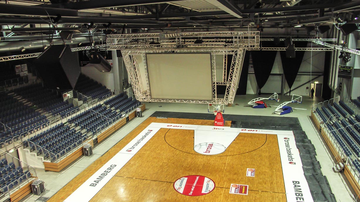 Bamberg, Stechert Arena (ehem. Jako Arena) / Lieferung und Montage eines Videowürfels