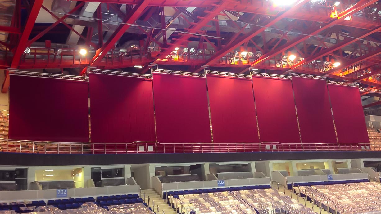 Weissrussland Minsk, Chizhovka Arena / Lieferung und Montage von Stoff-Trennvorhängen